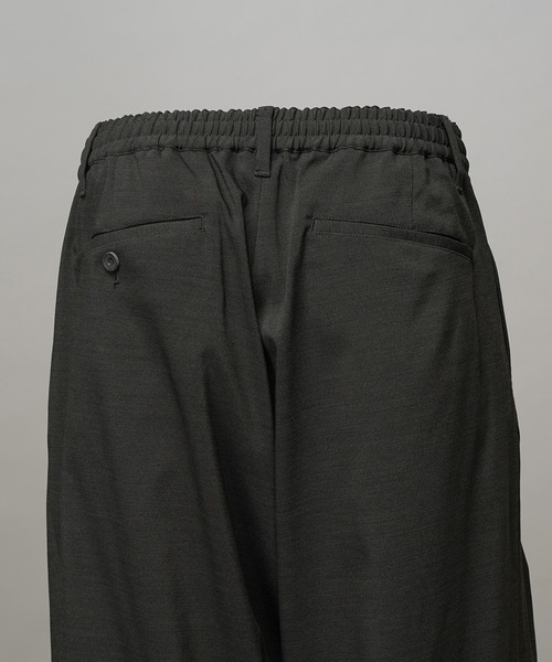 MAISON SPECIAL(メゾンスペシャル)の「《UNISEX》3D Cut Prime-Wide Gathered Trousers/3Dカットプライムワイドギャザースラックス【MAISON SPECIAL/メゾンスペシャル】(スラックス・メンズ・マスタード/ブラック/チャコールグレー/オフホワイト・2/1/0)」の6枚目の写真