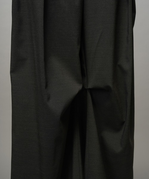 MAISON SPECIAL(メゾンスペシャル)の「《UNISEX》3D Cut Prime-Wide Gathered Trousers/3Dカットプライムワイドギャザースラックス【MAISON SPECIAL/メゾンスペシャル】(スラックス・メンズ・マスタード/ブラック/チャコールグレー/オフホワイト・2/1/0)」の10枚目の写真