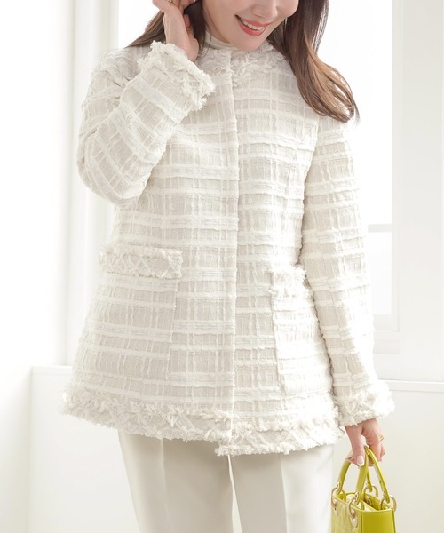 Liala×PG(リアラバイピージー)の「ツイード ふちフリンジ ジャケット 長袖 Liala×PG(ノーカラージャケット・レディース・サーモンピンク/ホワイト・S/M)」の1枚目の写真