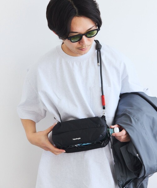 Topologie（トポロジー）の「Topologie/トポロジー Bottle Sacoche Medium Puffer ボトルサコッシュ【バッグ単体】（ショルダーバッグ・メンズ・ブラック・ONE SIZE）」の4枚目の写真