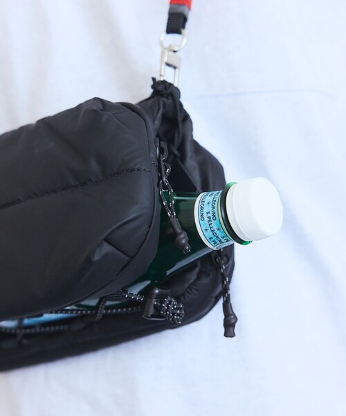 Topologie（トポロジー）の「Topologie/トポロジー Bottle Sacoche Medium Puffer ボトルサコッシュ【バッグ単体】（ショルダーバッグ・メンズ・ブラック・ONE SIZE）」の8枚目の写真