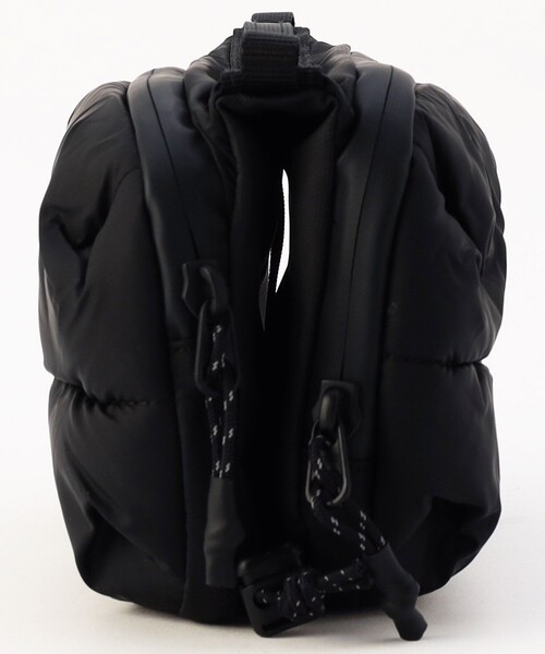 Topologie（トポロジー）の「Topologie/トポロジー Bottle Sacoche Medium Puffer ボトルサコッシュ【バッグ単体】（ショルダーバッグ・メンズ・ブラック・ONE SIZE）」の10枚目の写真