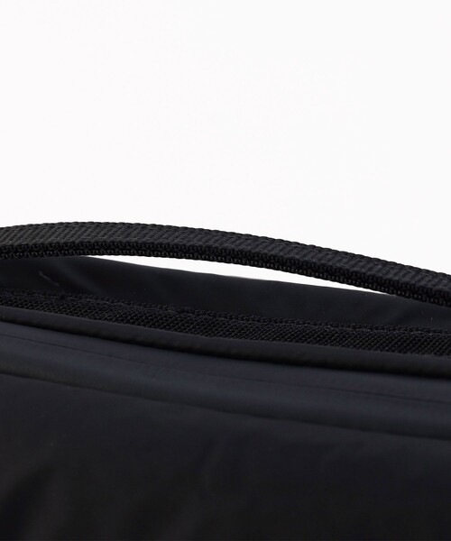 Topologie（トポロジー）の「Topologie/トポロジー Bottle Sacoche Medium Puffer ボトルサコッシュ【バッグ単体】（ショルダーバッグ・メンズ・ブラック・ONE SIZE）」の15枚目の写真