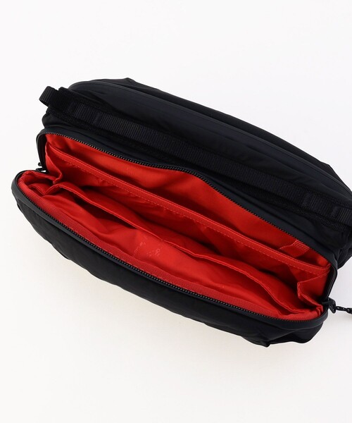 Topologie（トポロジー）の「Topologie/トポロジー Bottle Sacoche Medium Puffer ボトルサコッシュ【バッグ単体】（ショルダーバッグ・メンズ・ブラック・ONE SIZE）」の17枚目の写真