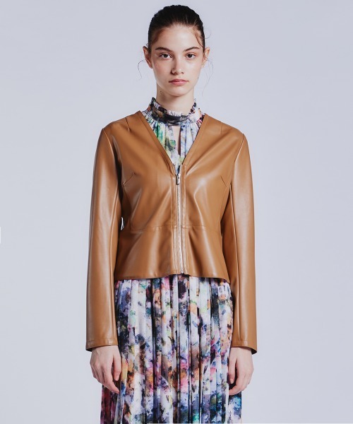 DOUBLE STANDARD CLOTHING（ダブルスタンダードクロージング）の「フェイクレザージャケット（ノーカラージャケット・レディース・ホワイト/ブラウン・36/38）」の2枚目の写真