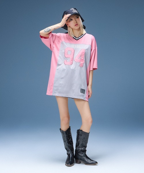 X-girl（エックスガール）の「FACE LABEL FOOTBALL TEE DRESS（ワンピース・レディース・ブラック/ブラウン/ピンク・S/M）」の4枚目の写真
