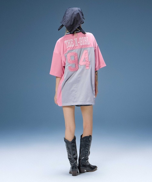 X-girl（エックスガール）の「FACE LABEL FOOTBALL TEE DRESS（ワンピース・レディース・ブラック/ブラウン/ピンク・S/M）」の5枚目の写真
