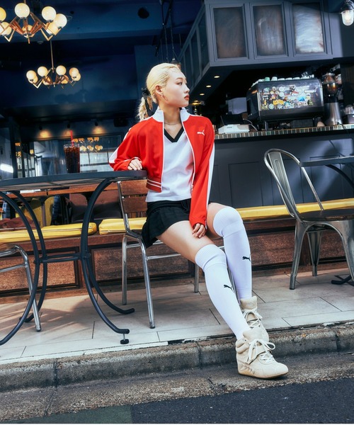 PUMA（プーマ）の「PUMA プーマ ウィメンズ T7 ピケ リラックスド クロップド トラックジャケッ（ジャージ・レディース・ブラック/レッド・X-LARGE/LARGE/MEDIUM/SMALL）」の3枚目の写真