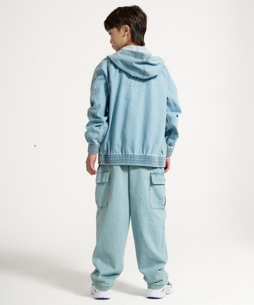 NIKE(ナイキ)の「《セットアップ対応商品》ナイキ スポーツウェア コレクション ジュニア デニム カーゴ パンツ / Nike Sportswear Collection Big Kids' Denim Cargo Pants IO0197-440 Light Armory Blue(デニムパンツ・キッズ・ライトブルー・130/140/150/160)」の3枚目の写真