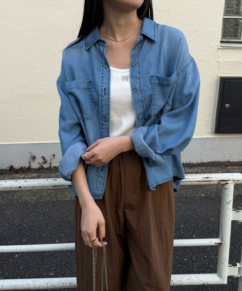 fredy emue（フレディエミュ）の「とろみデニムクロップドシャツ（シャツ/ブラウス・レディース・ブルー/チャコールグレー・38）」の19枚目の写真