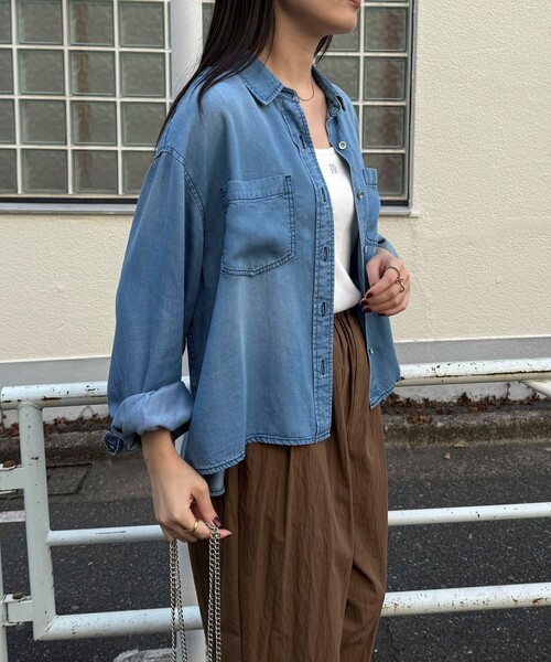 fredy emue（フレディエミュ）の「とろみデニムクロップドシャツ（シャツ/ブラウス・レディース・ブルー/チャコールグレー・38）」の20枚目の写真