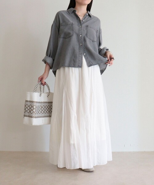 fredy emue（フレディエミュ）の「とろみデニムクロップドシャツ（シャツ/ブラウス・レディース・ブルー/チャコールグレー・38）」の9枚目の写真