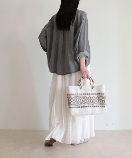 fredy emue（フレディエミュ）の「とろみデニムクロップドシャツ（シャツ/ブラウス・レディース・ブルー/チャコールグレー・38）」の11枚目の写真