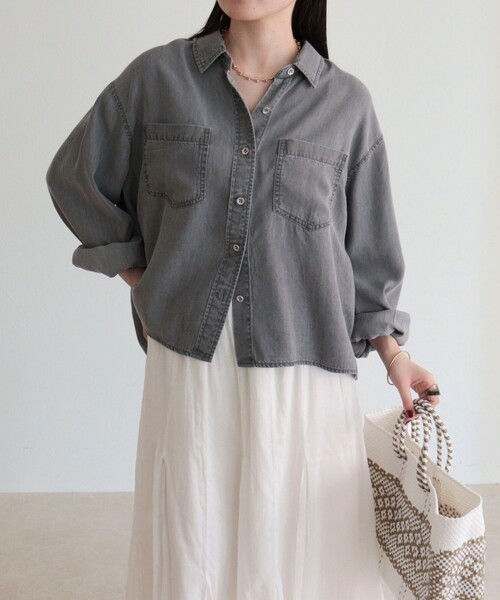 fredy emue（フレディエミュ）の「とろみデニムクロップドシャツ（シャツ/ブラウス・レディース・ブルー/チャコールグレー・38）」の3枚目の写真