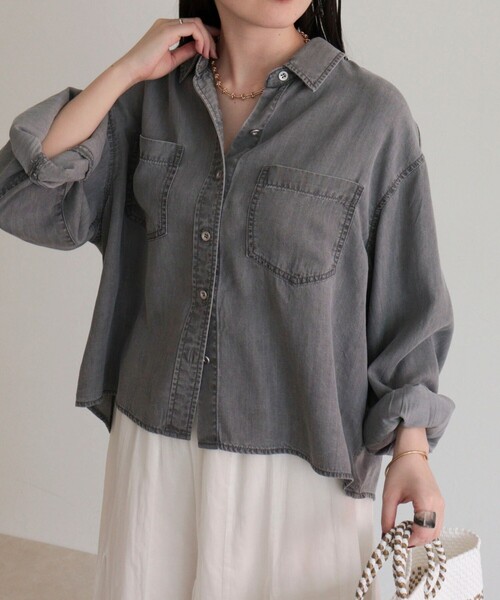fredy emue（フレディエミュ）の「とろみデニムクロップドシャツ（シャツ/ブラウス・レディース・ブルー/チャコールグレー・38）」の6枚目の写真