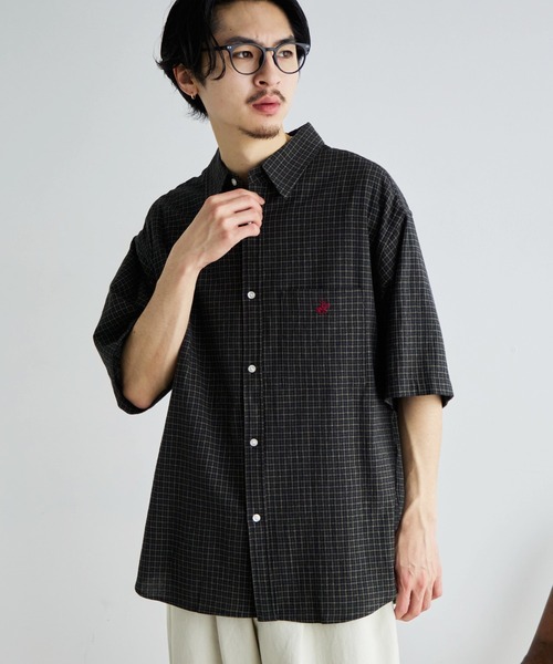 BEVERLY HILLS POLO CLUB(ビバリーヒルズポロクラブ)の「【BEVERLY HILLS POLO CLUB / ビバリーヒルズ ポロクラブ】 ワンポイントポニー刺繍 ハイツイスト 半袖シャツ(シャツ/ブラウス・メンズ・オフホワイト/ブルー/ベージュ系その他/ブルー系その他/ブラック系その他/ベージュ系その他2/スミクロ・M/LL/L)」の2枚目の写真