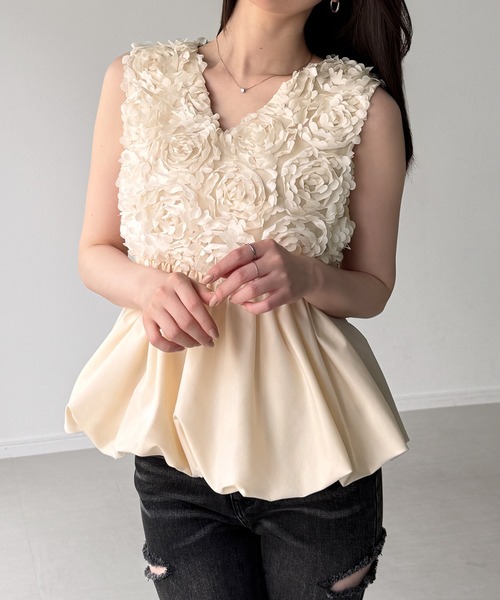 junoah（ジュノア）の「チュールバルーントップス（シャツ/ブラウス・レディース・ホワイト/アイボリー/ブラック・SMALL/LARGE/MEDIUM）」の3枚目の写真
