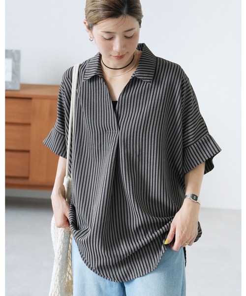 reca（レカ）の「エンボス加工スキッパーブラウス（シャツ/ブラウス・レディース・アイボリー/イエロー/ネイビー/ミント/ブラック/ホワイト/ブルー系その他/グレー系その他・M）」の4枚目の写真