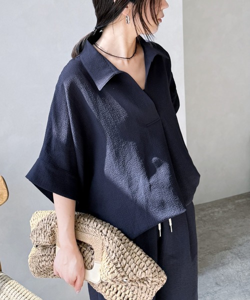 reca（レカ）の「エンボス加工スキッパーブラウス（シャツ/ブラウス・レディース・アイボリー/イエロー/ネイビー/ミント/ブラック/ホワイト/ブルー系その他/グレー系その他・M）」の6枚目の写真