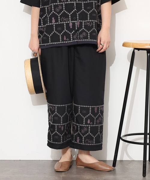 Emago（イマゴ）の「EMAGO おうち透かし刺繍ﾊﾟﾝﾂ（その他パンツ・レディース・アイボリー/ブラック/ネイビー・FREE）」の2枚目の写真