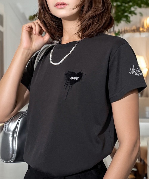 Candlestick(キャンドルスティック)の「メルトハート刺繍 コンパクトTシャツ(Tシャツ/カットソー・レディース・ホワイト/ブラック/スミクロ・FREE)」の3枚目の写真