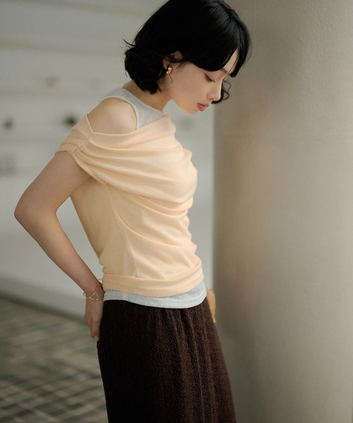 LAULEN(ローレン)の「drape nuance layered tops /ドレープニュアンスオフショルダーレイヤードトップス(Tシャツ/カットソー・レディース・ホワイト/グリーン/オレンジ/グレー/ブラック・FREE)」の5枚目の写真