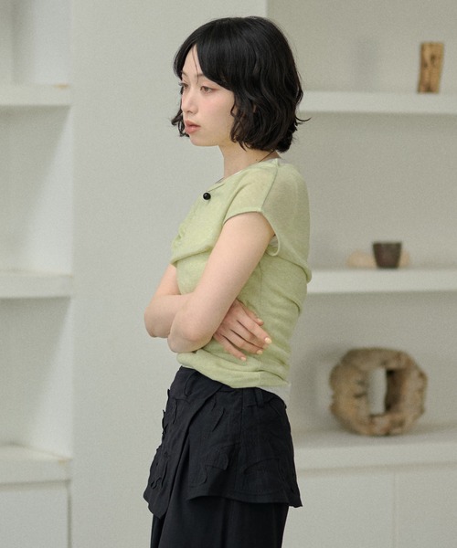 LAULEN(ローレン)の「drape nuance layered tops /ドレープニュアンスオフショルダーレイヤードトップス(Tシャツ/カットソー・レディース・ホワイト/グリーン/オレンジ/グレー/ブラック・FREE)」の18枚目の写真