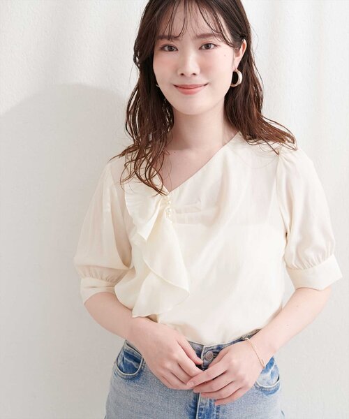 natural couture（ナチュラルクチュール）の「アシメフリルパール付きブラウス（シャツ/ブラウス・レディース・ネイビー/ミント/ピンクベージュ/アイボリー・FREE）」の5枚目の写真