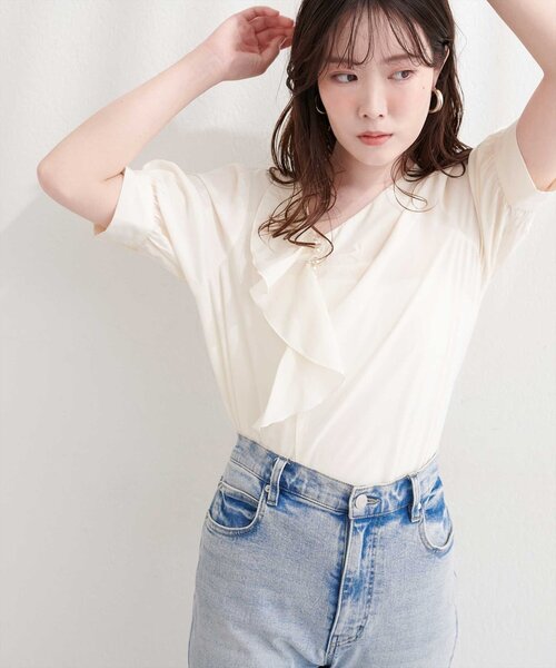 natural couture（ナチュラルクチュール）の「アシメフリルパール付きブラウス（シャツ/ブラウス・レディース・ネイビー/ミント/ピンクベージュ/アイボリー・FREE）」の6枚目の写真