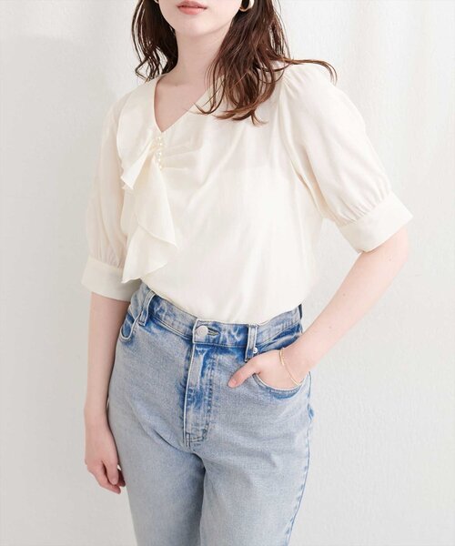natural couture（ナチュラルクチュール）の「アシメフリルパール付きブラウス（シャツ/ブラウス・レディース・ネイビー/ミント/ピンクベージュ/アイボリー・FREE）」の7枚目の写真