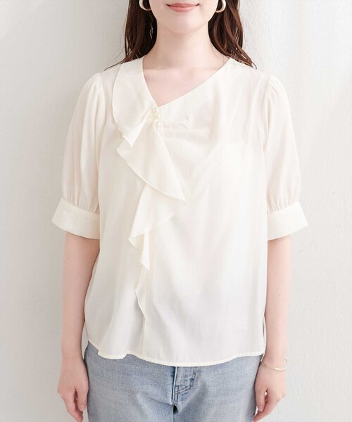 natural couture（ナチュラルクチュール）の「アシメフリルパール付きブラウス（シャツ/ブラウス・レディース・ネイビー/ミント/ピンクベージュ/アイボリー・FREE）」の9枚目の写真