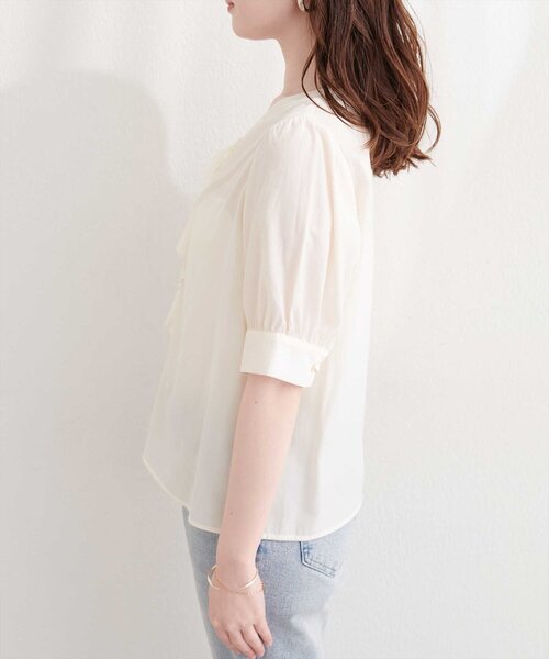 natural couture（ナチュラルクチュール）の「アシメフリルパール付きブラウス（シャツ/ブラウス・レディース・ネイビー/ミント/ピンクベージュ/アイボリー・FREE）」の10枚目の写真