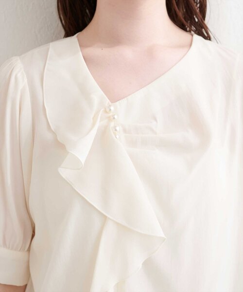 natural couture（ナチュラルクチュール）の「アシメフリルパール付きブラウス（シャツ/ブラウス・レディース・ネイビー/ミント/ピンクベージュ/アイボリー・FREE）」の12枚目の写真