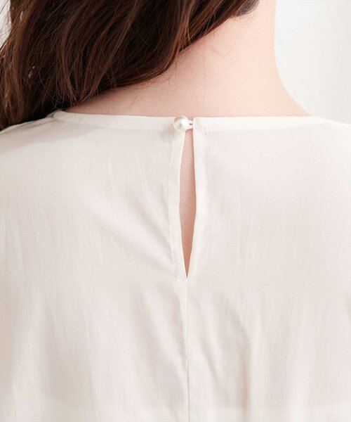 natural couture（ナチュラルクチュール）の「アシメフリルパール付きブラウス（シャツ/ブラウス・レディース・ネイビー/ミント/ピンクベージュ/アイボリー・FREE）」の13枚目の写真