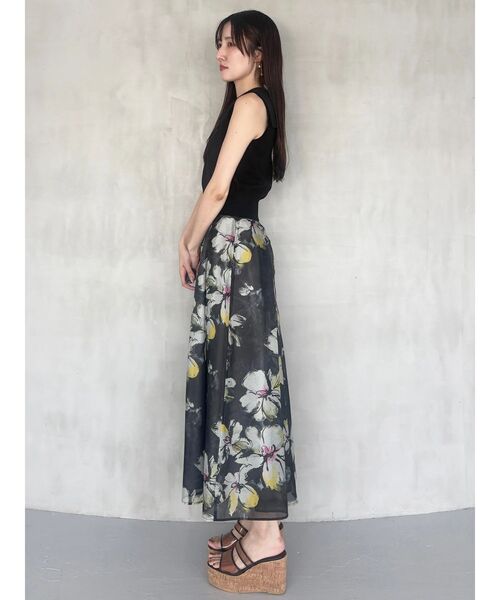 MERCURYDUO(マーキュリーデュオ)の「フラワータックフレアスカート(スカート・レディース・アイボリー/チャコールグレー・SMALL/MEDIUM)」の17枚目の写真