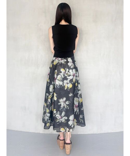 MERCURYDUO(マーキュリーデュオ)の「フラワータックフレアスカート(スカート・レディース・アイボリー/チャコールグレー・SMALL/MEDIUM)」の9枚目の写真