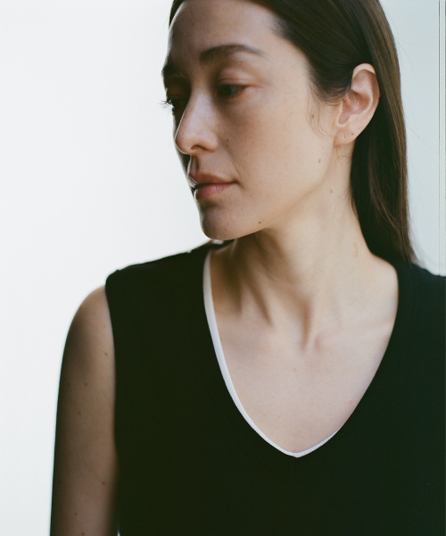 BLANKROOM HER（ブランクルームウーマン）の「メロウVトップ_BLACK（Tシャツ/カットソー・レディース・その他・ONE）」の5枚目の写真