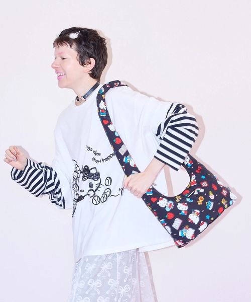 Little sunny bite（リトルサニーバイト）の「littlesunnybite/リトルサニーバイト/hello kitty x little sunny bite shoulder bag（ショルダーバッグ・レディース・ブラック/ピンク/ホワイト・F）」の2枚目の写真