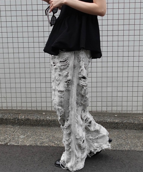 Ameri（アメリ）の「MEDI MAX DAMAGE DENIM（デニムパンツ・レディース・ライトブルー/ライトグレー・24inch/26inch/25inch）」の3枚目の写真