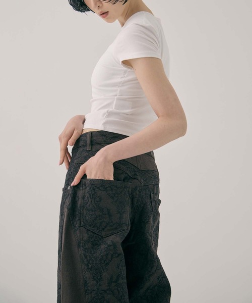 FETICO（フェティコ）の「【FETICO/フェティコ】《STUDIOUS別注》 DAMASK-PRINT DENIM CURVE-FIT HIGH-RISE JEANS/プリントデニムカーブフィットハイライズジジーンズ/ウォッシャブル（デニムパンツ・レディース・ブラウン・38/36/34）」の7枚目の写真