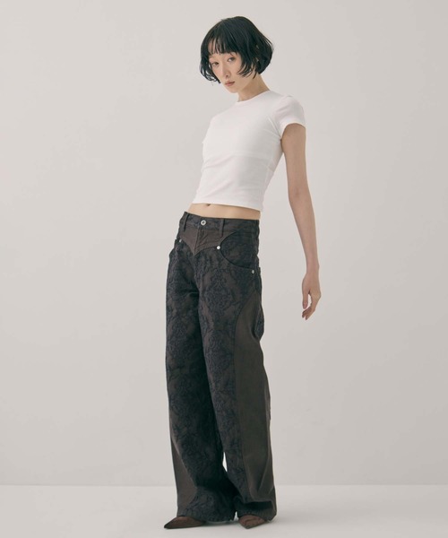FETICO（フェティコ）の「【FETICO/フェティコ】《STUDIOUS別注》 DAMASK-PRINT DENIM CURVE-FIT HIGH-RISE JEANS/プリントデニムカーブフィットハイライズジジーンズ/ウォッシャブル（デニムパンツ・レディース・ブラウン・38/36/34）」の3枚目の写真