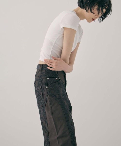 FETICO（フェティコ）の「【FETICO/フェティコ】《STUDIOUS別注》 DAMASK-PRINT DENIM CURVE-FIT HIGH-RISE JEANS/プリントデニムカーブフィットハイライズジジーンズ/ウォッシャブル（デニムパンツ・レディース・ブラウン・38/36/34）」の8枚目の写真