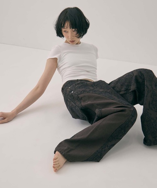 FETICO（フェティコ）の「【FETICO/フェティコ】《STUDIOUS別注》 DAMASK-PRINT DENIM CURVE-FIT HIGH-RISE JEANS/プリントデニムカーブフィットハイライズジジーンズ/ウォッシャブル（デニムパンツ・レディース・ブラウン・38/36/34）」の11枚目の写真