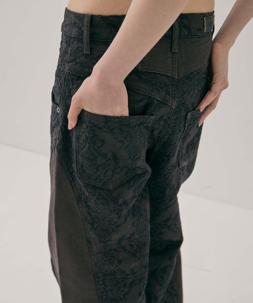 FETICO（フェティコ）の「【FETICO/フェティコ】《STUDIOUS別注》 DAMASK-PRINT DENIM CURVE-FIT HIGH-RISE JEANS/プリントデニムカーブフィットハイライズジジーンズ/ウォッシャブル（デニムパンツ・レディース・ブラウン・38/36/34）」の20枚目の写真