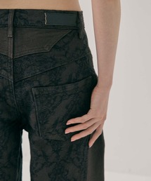 FETICO（フェティコ）の「【FETICO/フェティコ】《STUDIOUS別注》 DAMASK-PRINT DENIM CURVE-FIT HIGH-RISE JEANS/プリントデニムカーブフィットハイライズジジーンズ/ウォッシャブル（デニムパンツ）」