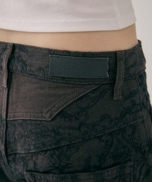 FETICO（フェティコ）の「【FETICO/フェティコ】《STUDIOUS別注》 DAMASK-PRINT DENIM CURVE-FIT HIGH-RISE JEANS/プリントデニムカーブフィットハイライズジジーンズ/ウォッシャブル（デニムパンツ・レディース・ブラウン・38/36/34）」の19枚目の写真