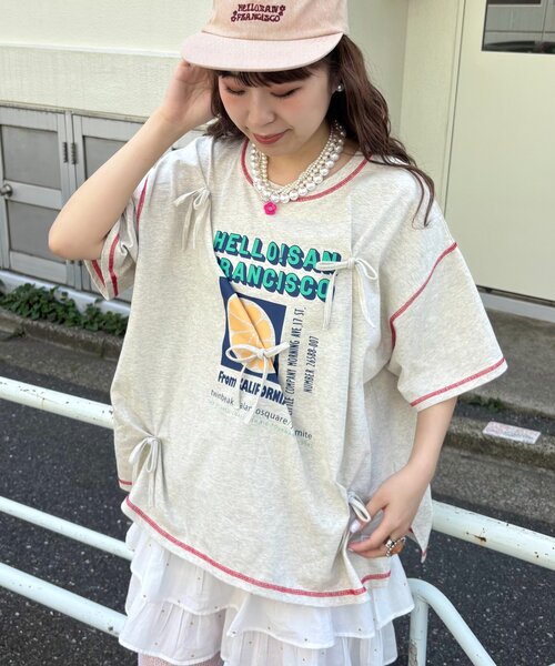 HELLO.SANFRANCISCO（ハローサンフランシスコ）の「【HELLO.SANFRANCISCO/ハローサンフランシスコ】タックリボンプリント半袖TEE（Tシャツ/カットソー・レディース・グレー/アイボリー/パープル・ONE SIZE）」の3枚目の写真