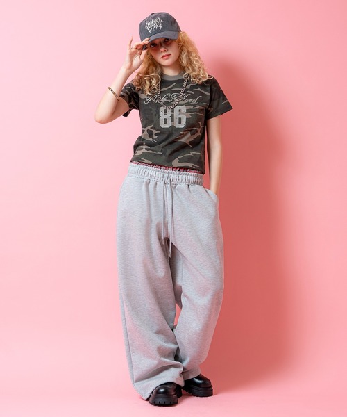 a.p.o.v.(エーピーオービー)の「a.p.o.v. クロップド丈ナンバリングレイヤーY2Kプリントカモフラ柄Tシャツ(レディース)(Tシャツ/カットソー・レディース・チャコール/ベージュ/カーキ・ONESIZE)」の5枚目の写真