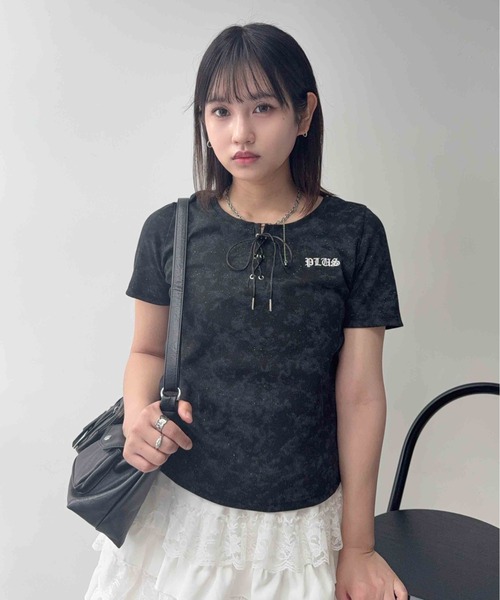 AS KNOW AS plus(アズノゥアズプラス)の「〇レースアップ ワンポイント刺繍テレコTシャツ(Tシャツ/カットソー・レディース・グレー/ブラック・FREE)」の3枚目の写真