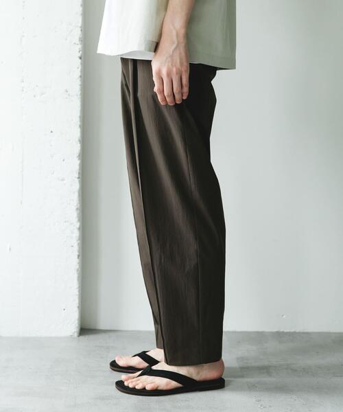 URBAN RESEARCH DOORS(アーバンリサーチドアーズ)の「ステッチクリース テーパードトラウザー(その他パンツ・メンズ・ブラウン/ネイビー・MEDIUM/LARGE)」の11枚目の写真